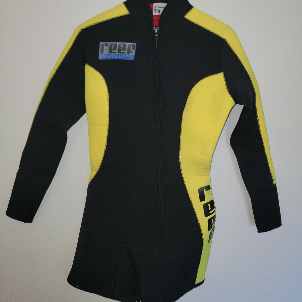 Like new shorty/long-sleeved wetsuit